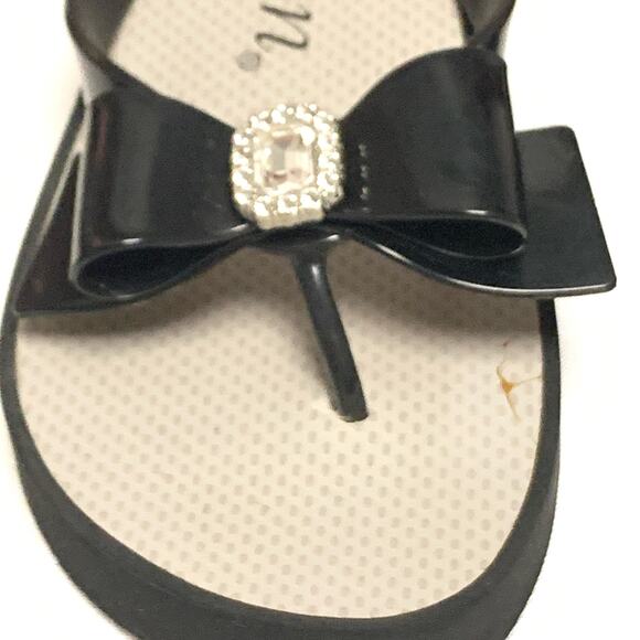 BRIGHTON Bowie Wedge Womens Shoes Black Flip Flops Black Bow & Rhinestone Sz. 10 - Picture 6 of 9